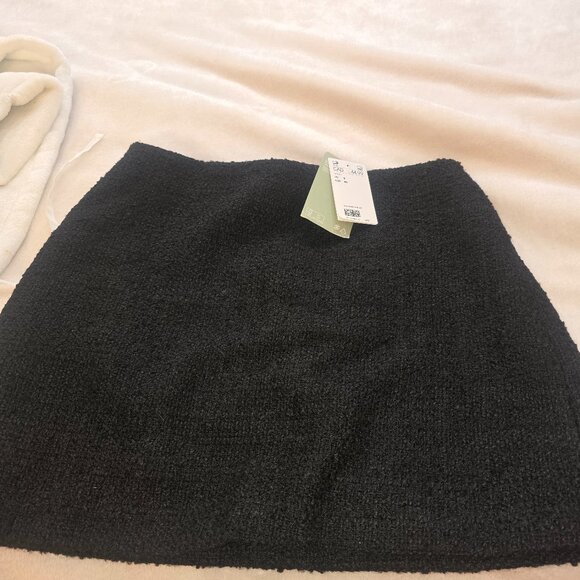 H&M black skirt - Picture 1 of 2